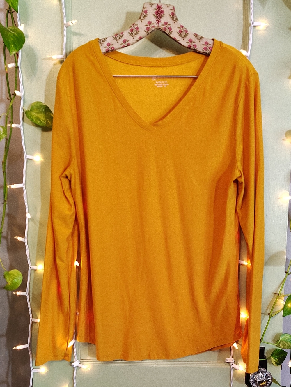 Women's No Boundaries Marigold Orange Long Sleeve V neck T-shirt XXL